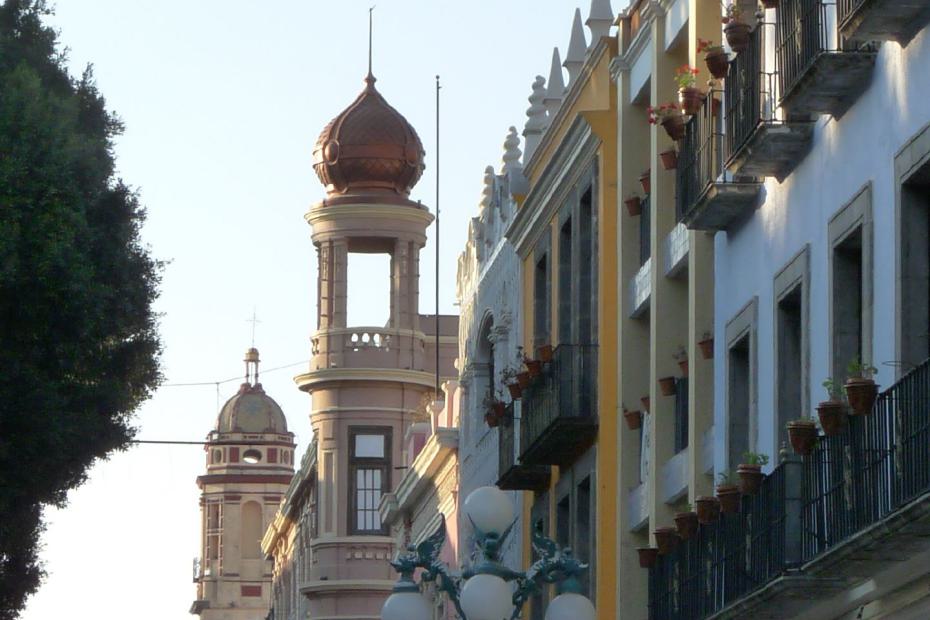 Mexiko: Geschäfte und Bars um den Zocalo