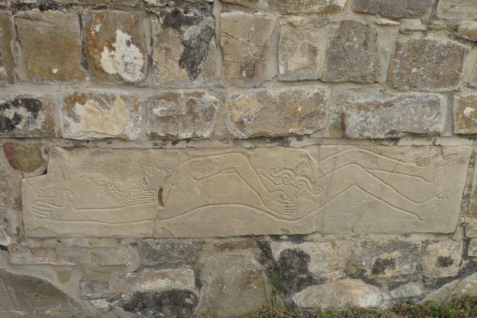 Mexiko: Relief in Monte Alban